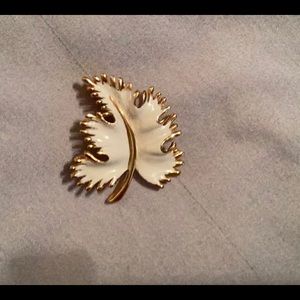 Vintage, Monet leaf Pin